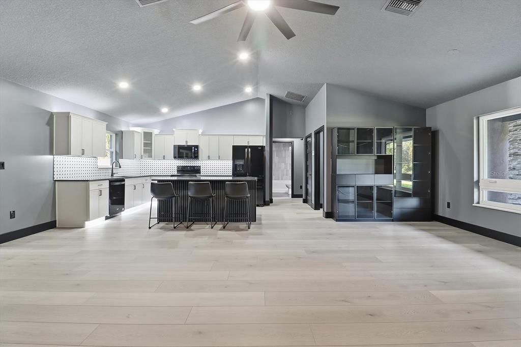 For Sale: $449,999 (3 beds, 2 baths, 1710 Square Feet)