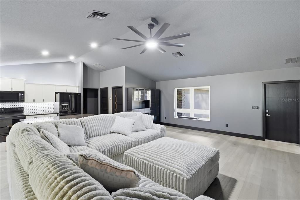 For Sale: $449,999 (3 beds, 2 baths, 1710 Square Feet)