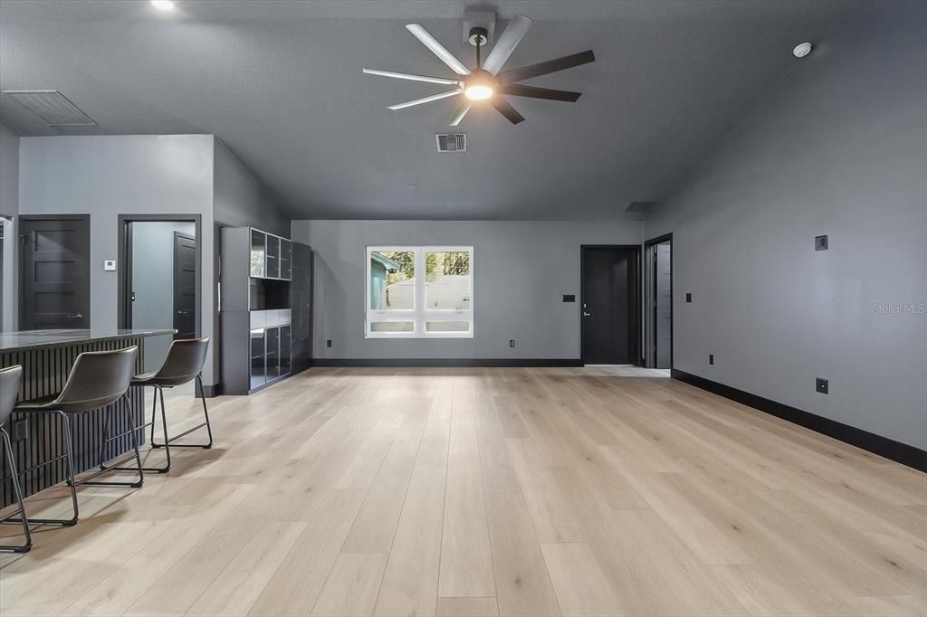 For Sale: $449,999 (3 beds, 2 baths, 1710 Square Feet)