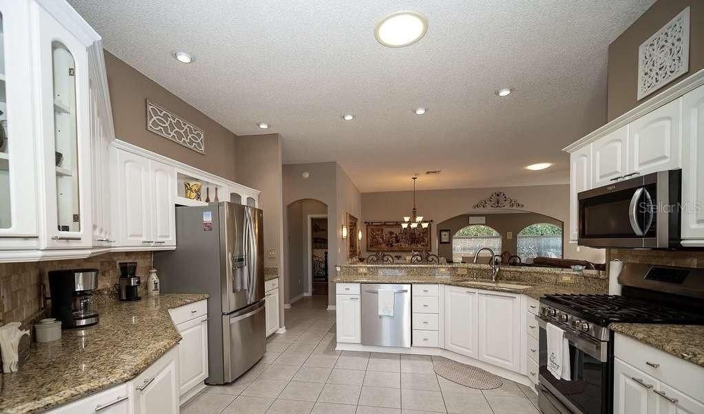 For Sale: $449,900 (3 beds, 2 baths, 2176 Square Feet)