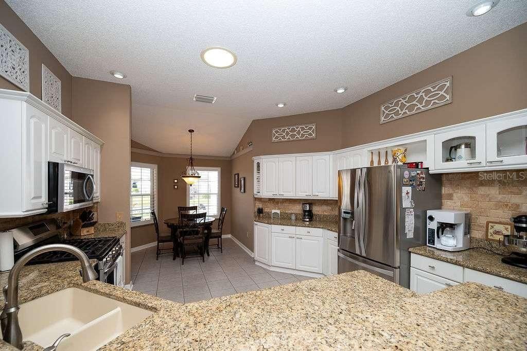 For Sale: $449,900 (3 beds, 2 baths, 2176 Square Feet)