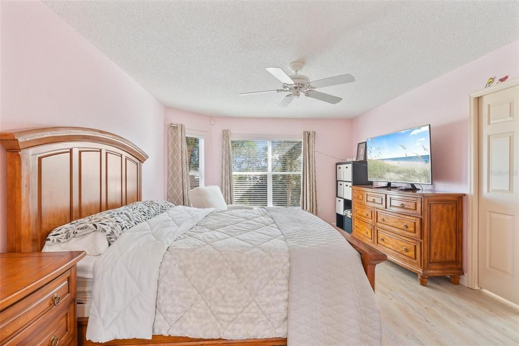 En Venta: $274,900 (2 camas, 2 baños, 1501 Pies cuadrados)