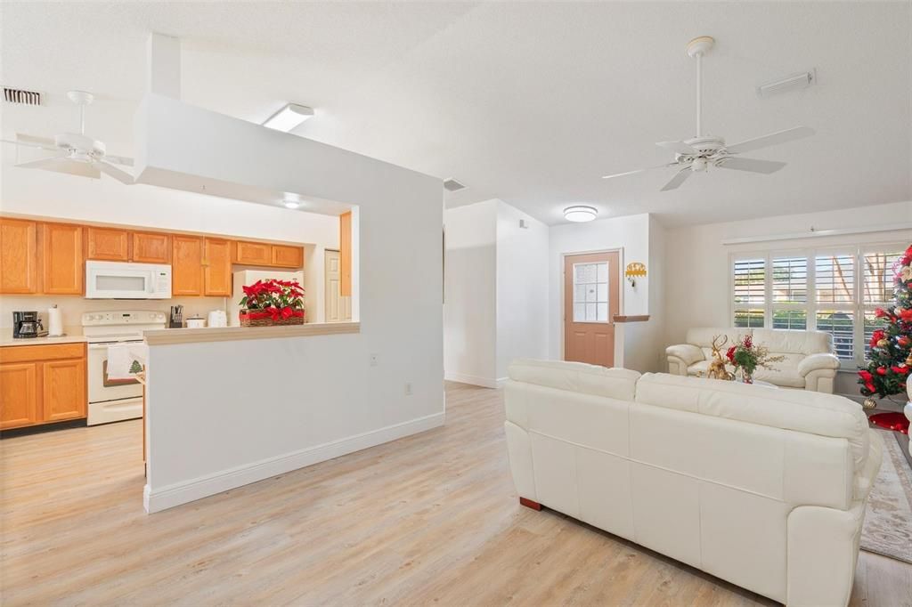 En Venta: $274,900 (2 camas, 2 baños, 1501 Pies cuadrados)