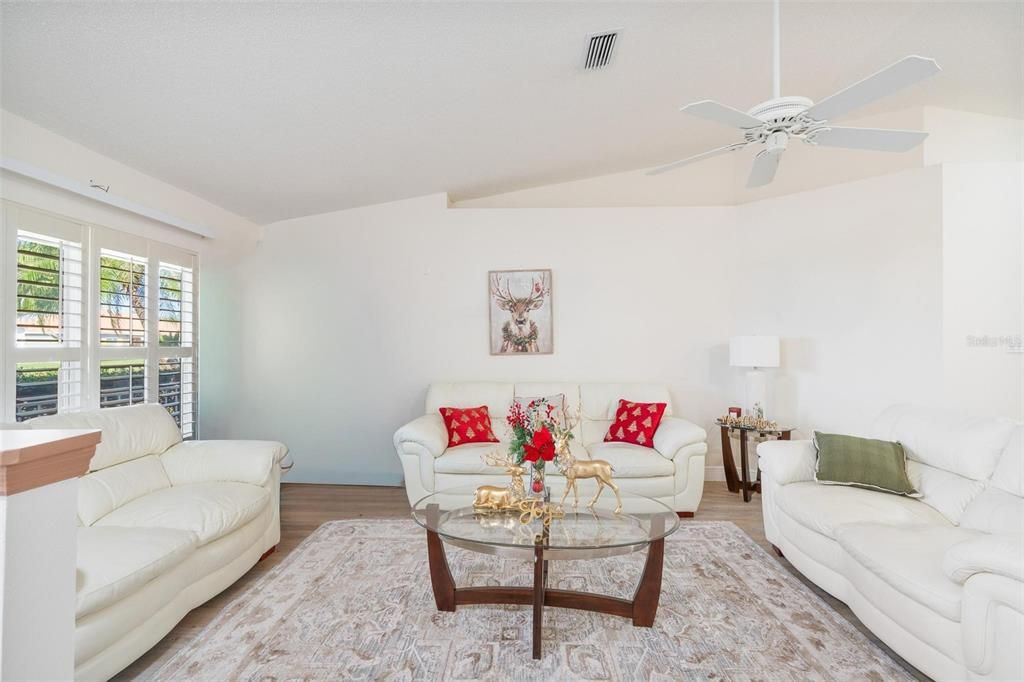 En Venta: $274,900 (2 camas, 2 baños, 1501 Pies cuadrados)