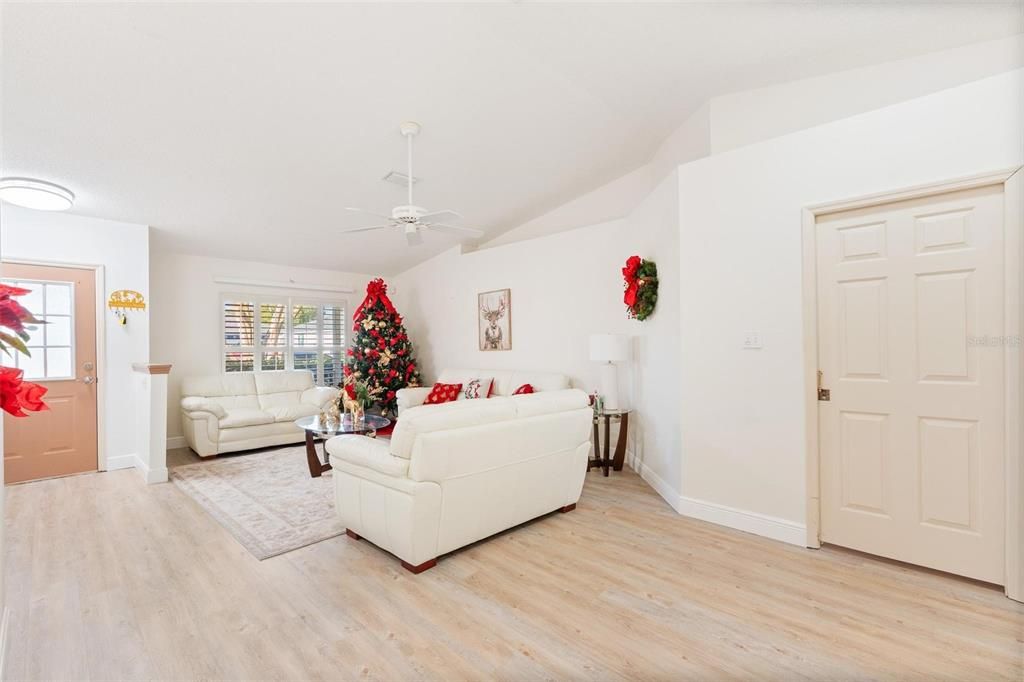 En Venta: $274,900 (2 camas, 2 baños, 1501 Pies cuadrados)