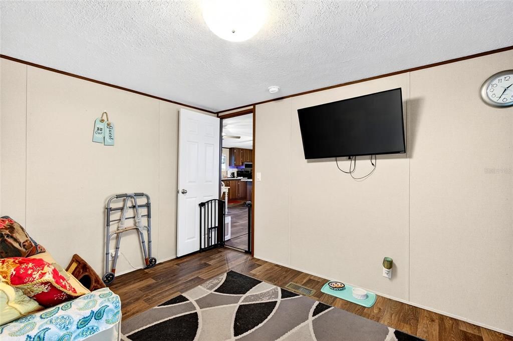 For Sale: $300,000 (3 beds, 2 baths, 1292 Square Feet)