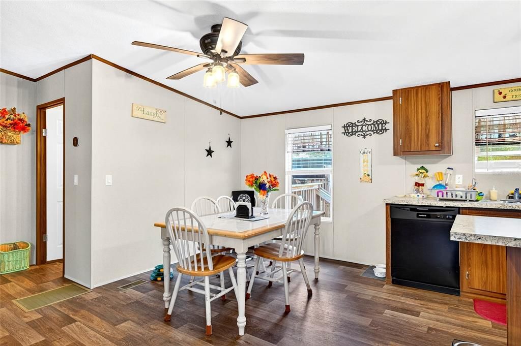 For Sale: $300,000 (3 beds, 2 baths, 1292 Square Feet)