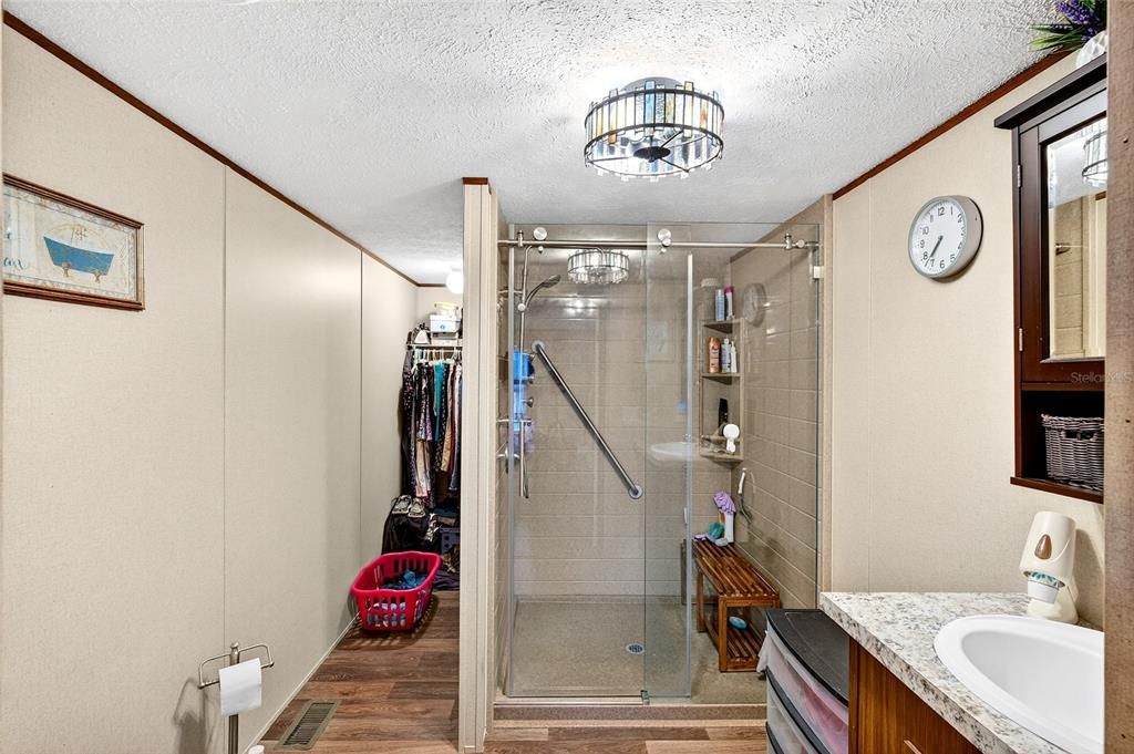 For Sale: $300,000 (3 beds, 2 baths, 1292 Square Feet)