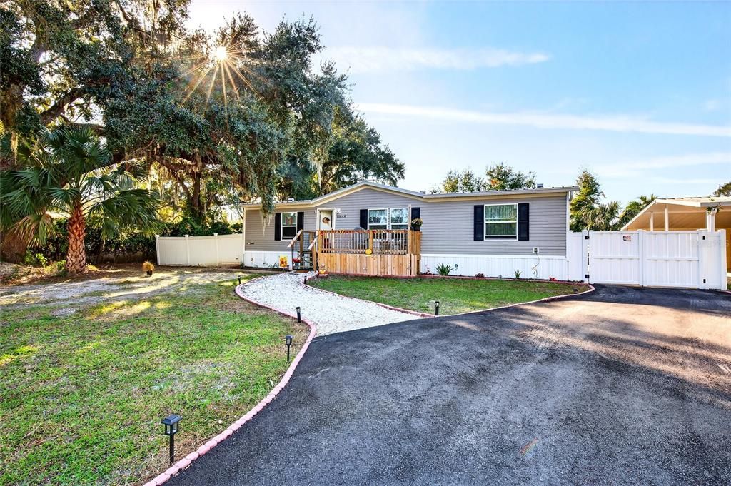 For Sale: $300,000 (3 beds, 2 baths, 1292 Square Feet)