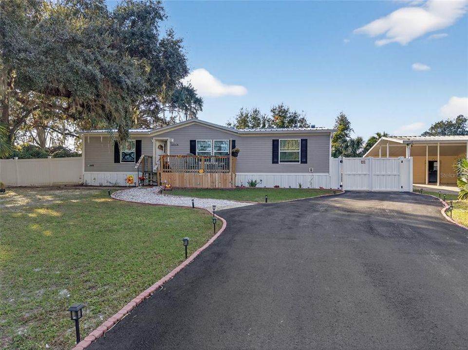 For Sale: $300,000 (3 beds, 2 baths, 1292 Square Feet)