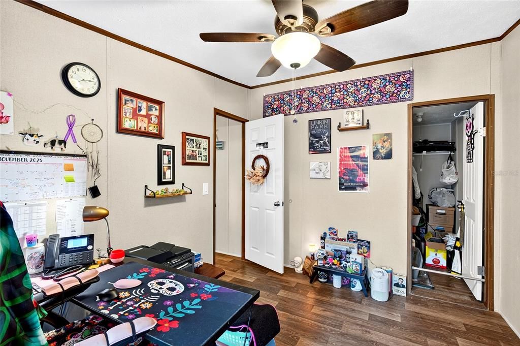 For Sale: $300,000 (3 beds, 2 baths, 1292 Square Feet)