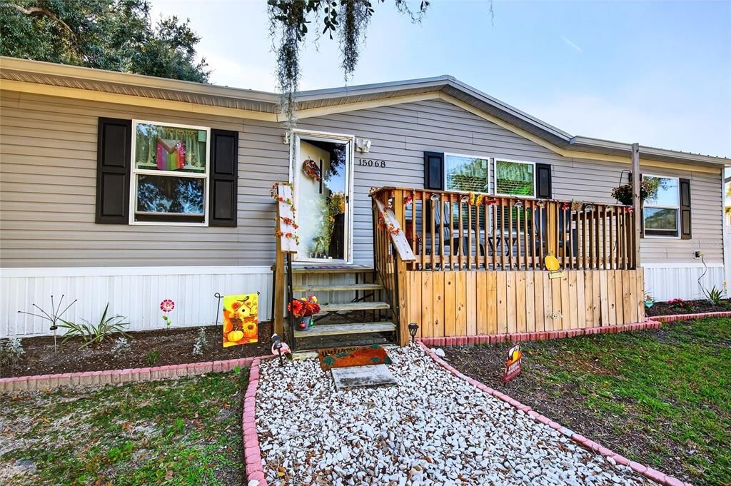 For Sale: $300,000 (3 beds, 2 baths, 1292 Square Feet)