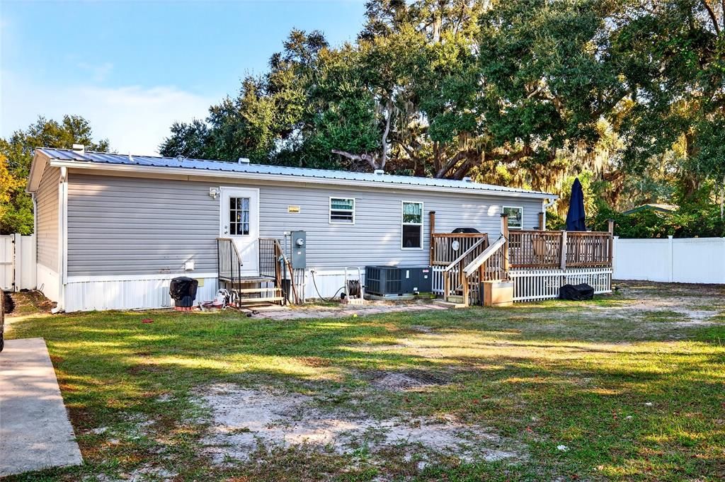 For Sale: $300,000 (3 beds, 2 baths, 1292 Square Feet)