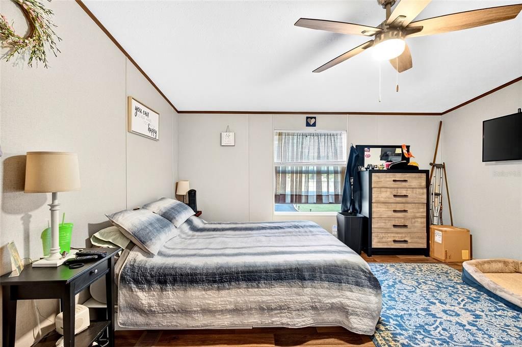 For Sale: $300,000 (3 beds, 2 baths, 1292 Square Feet)