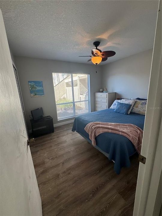 For Rent: $3,000 (2 beds, 1 baths, 930 Square Feet)