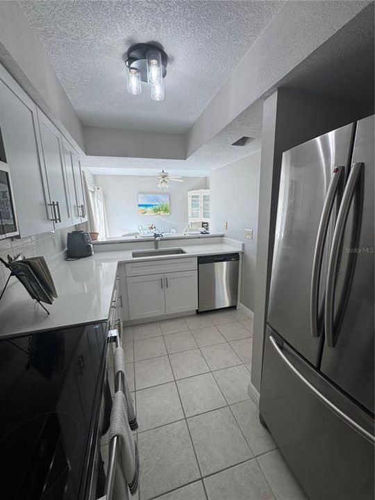 For Rent: $3,000 (2 beds, 1 baths, 930 Square Feet)