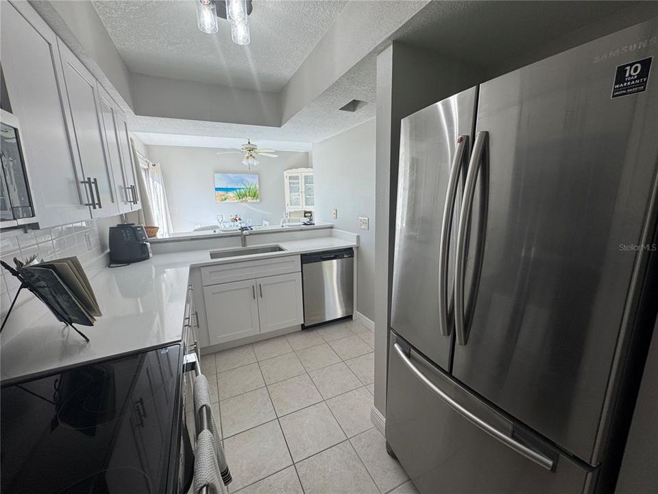 For Rent: $3,000 (2 beds, 1 baths, 930 Square Feet)