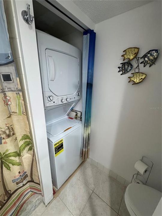 For Rent: $3,000 (2 beds, 1 baths, 930 Square Feet)