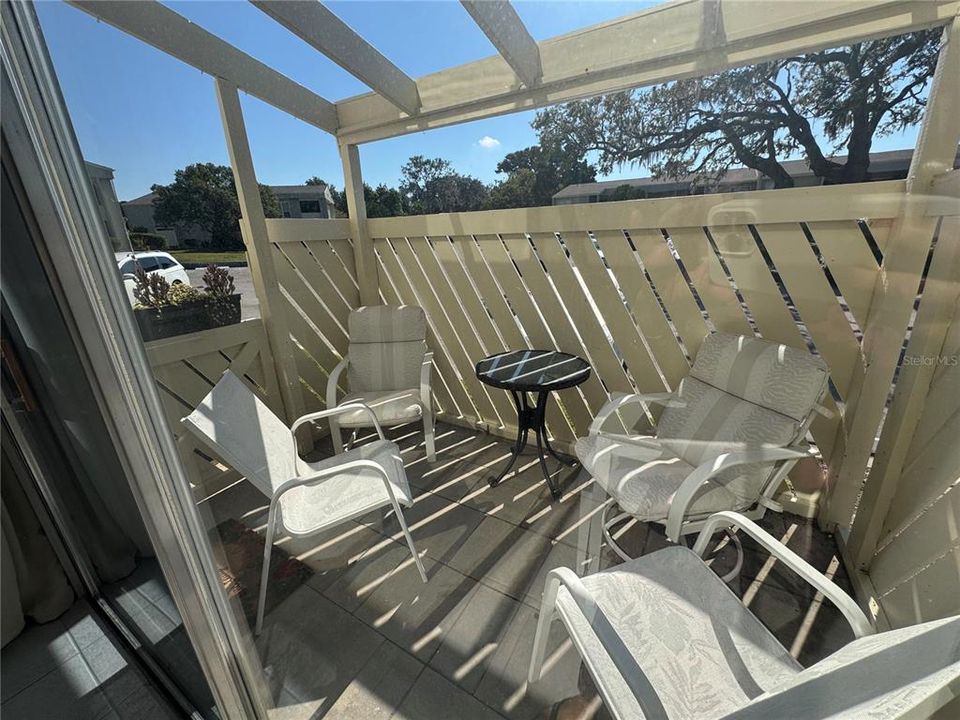 For Rent: $3,000 (2 beds, 1 baths, 930 Square Feet)