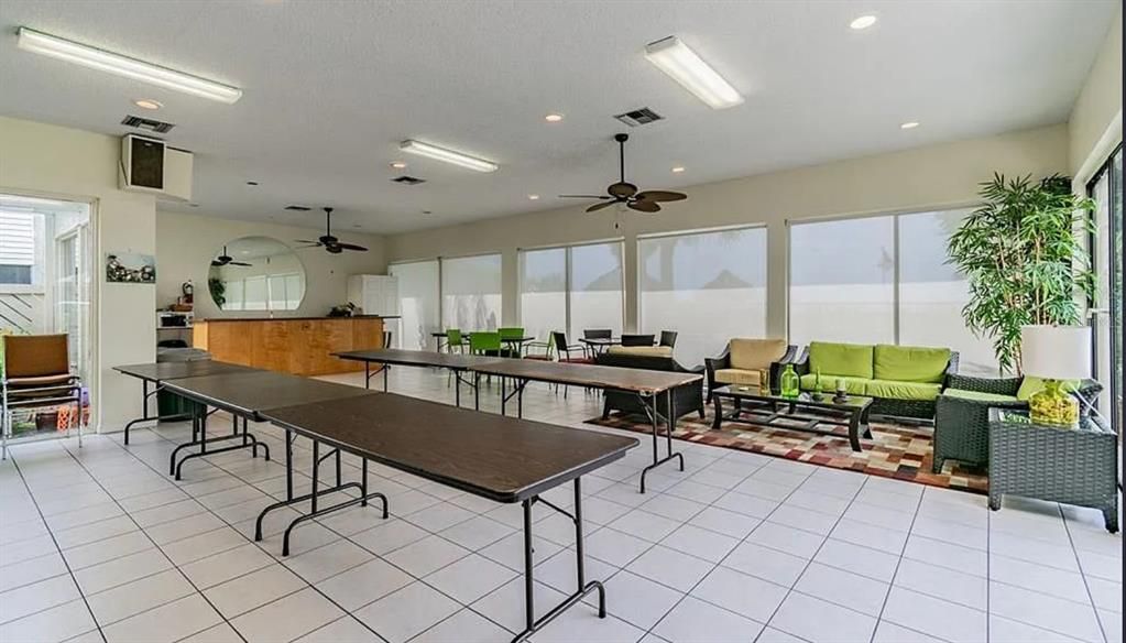 出租: $2,500 (2 贝兹, 1 浴室, 930 平方英尺)