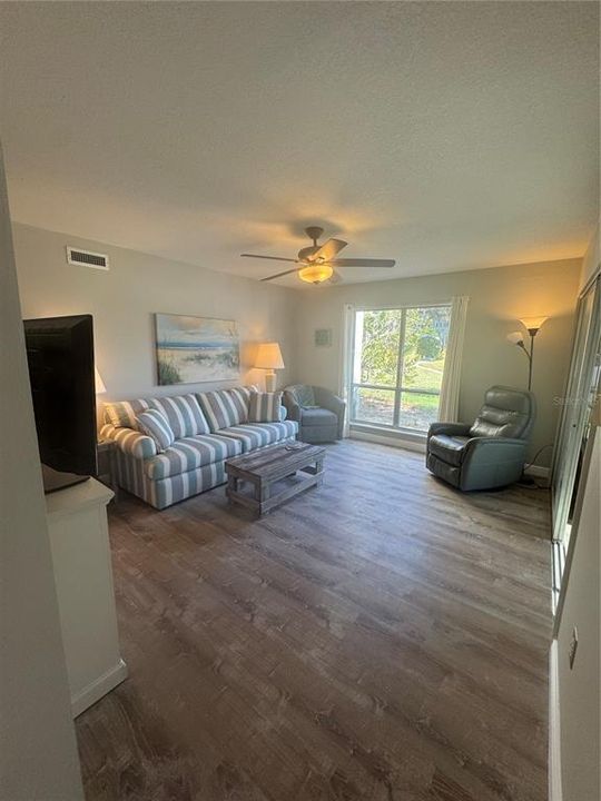 For Rent: $3,000 (2 beds, 1 baths, 930 Square Feet)