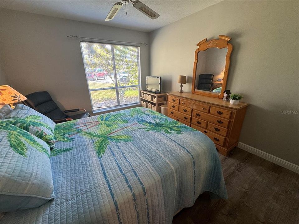 For Rent: $3,000 (2 beds, 1 baths, 930 Square Feet)