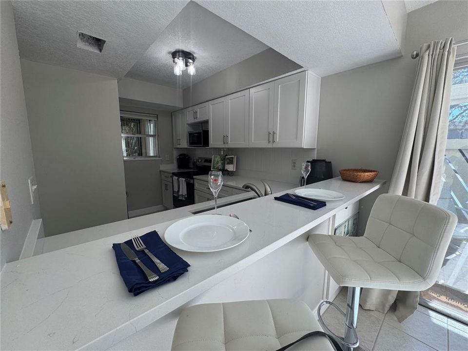 For Rent: $3,000 (2 beds, 1 baths, 930 Square Feet)