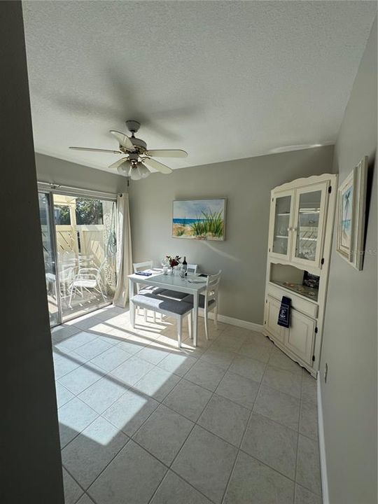 For Rent: $3,000 (2 beds, 1 baths, 930 Square Feet)