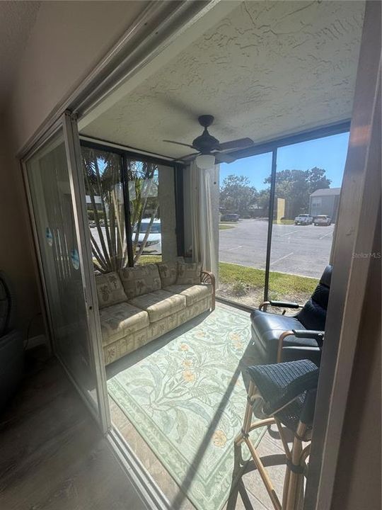 出租: $2,500 (2 贝兹, 1 浴室, 930 平方英尺)