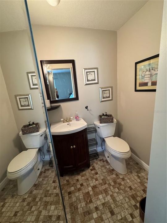 For Rent: $3,000 (2 beds, 1 baths, 930 Square Feet)