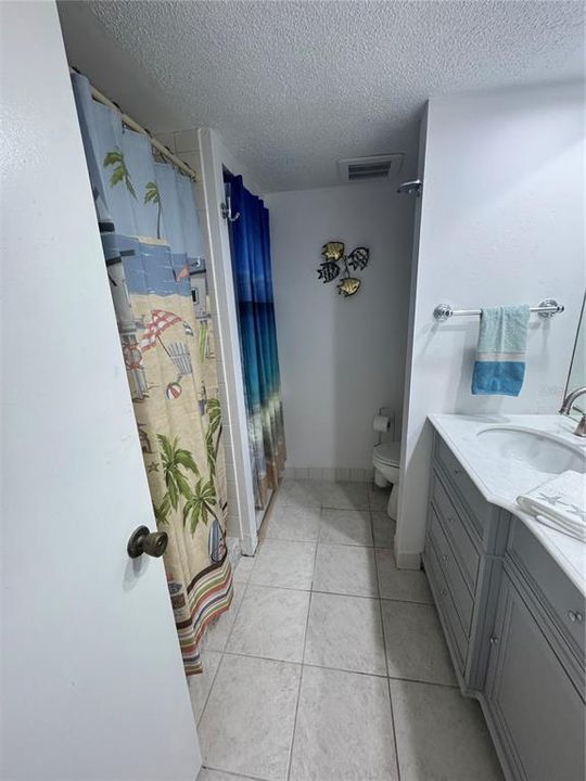 For Rent: $3,000 (2 beds, 1 baths, 930 Square Feet)