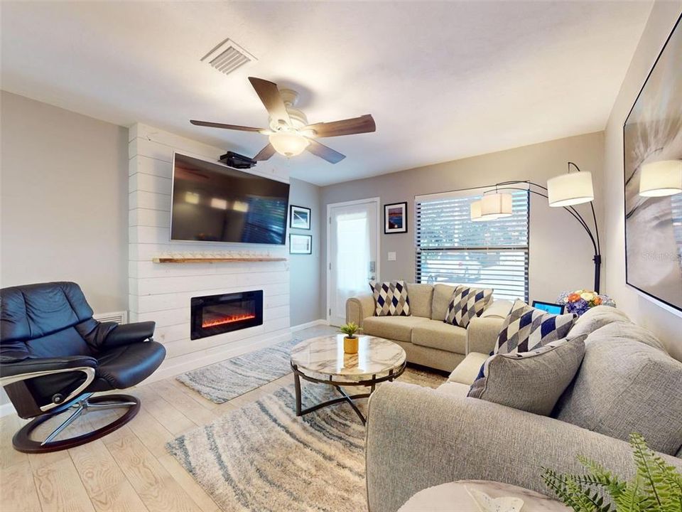 For Sale: $725,000 (3 beds, 2 baths, 1530 Square Feet)