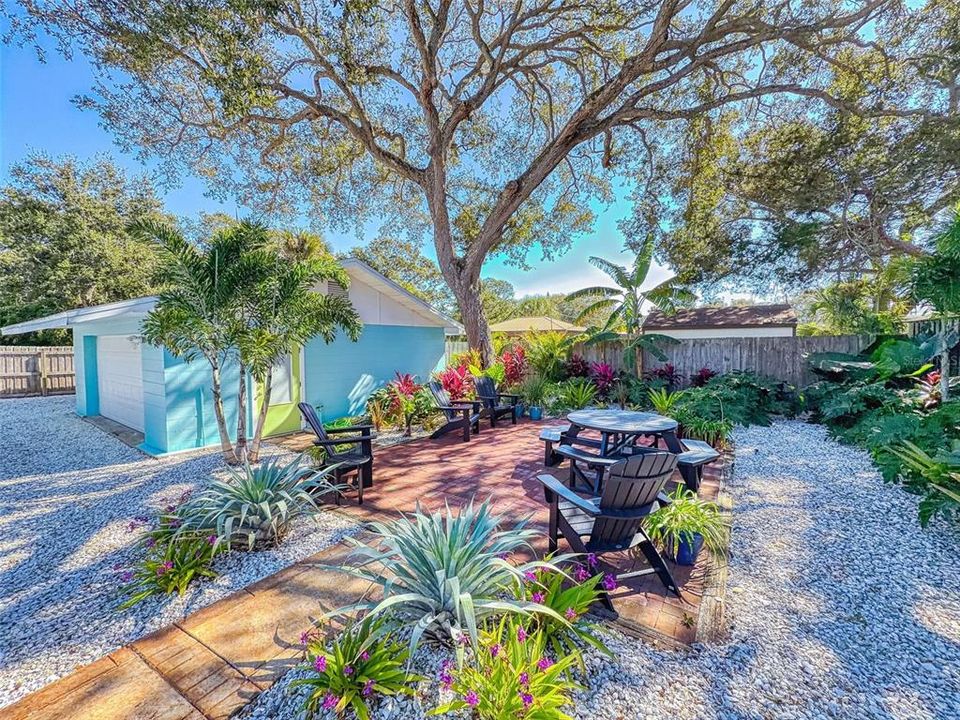 For Sale: $725,000 (3 beds, 2 baths, 1530 Square Feet)