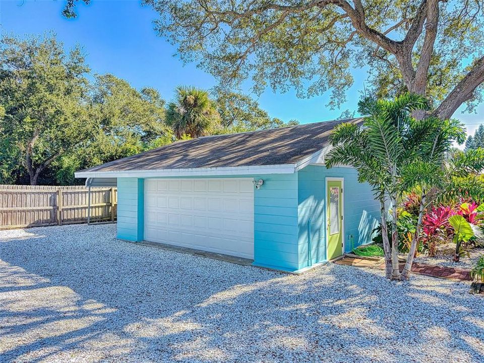 For Sale: $725,000 (3 beds, 2 baths, 1530 Square Feet)