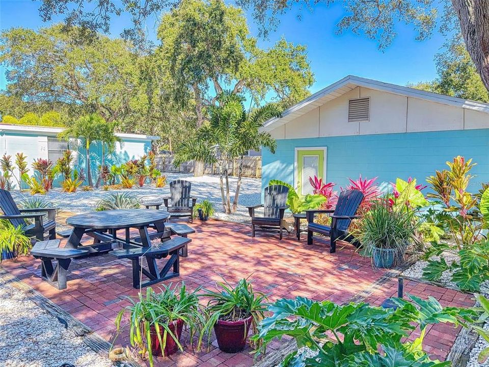 For Sale: $725,000 (3 beds, 2 baths, 1530 Square Feet)