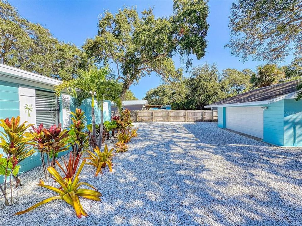 For Sale: $725,000 (3 beds, 2 baths, 1530 Square Feet)