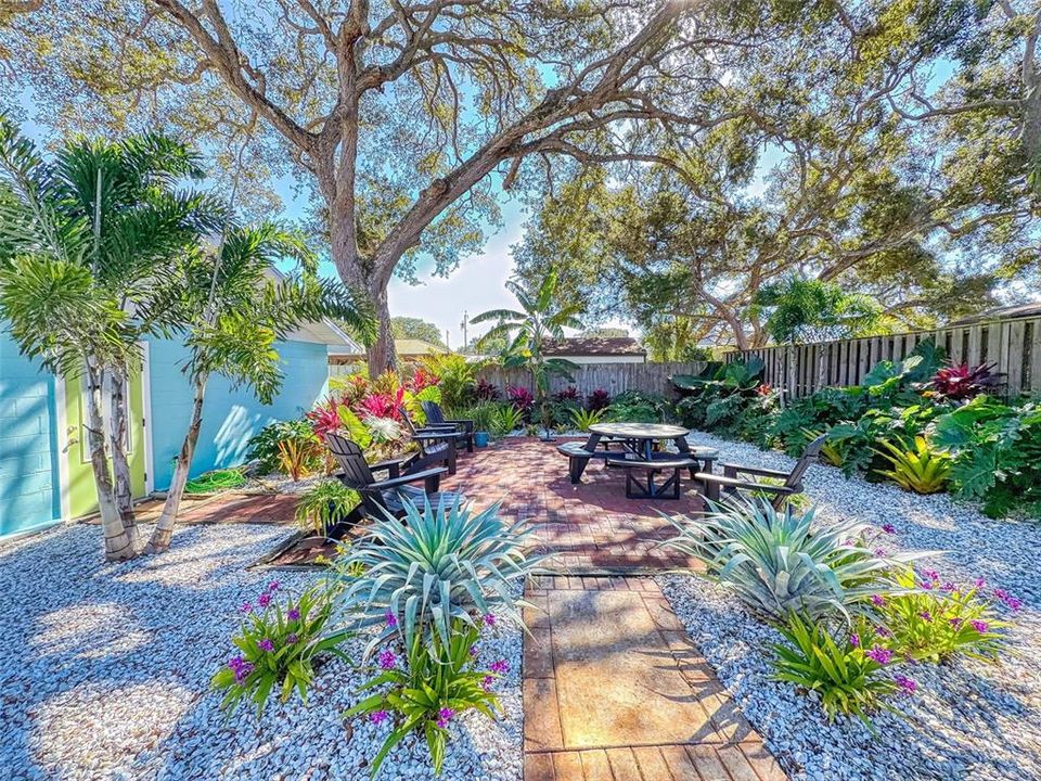 For Sale: $725,000 (3 beds, 2 baths, 1530 Square Feet)