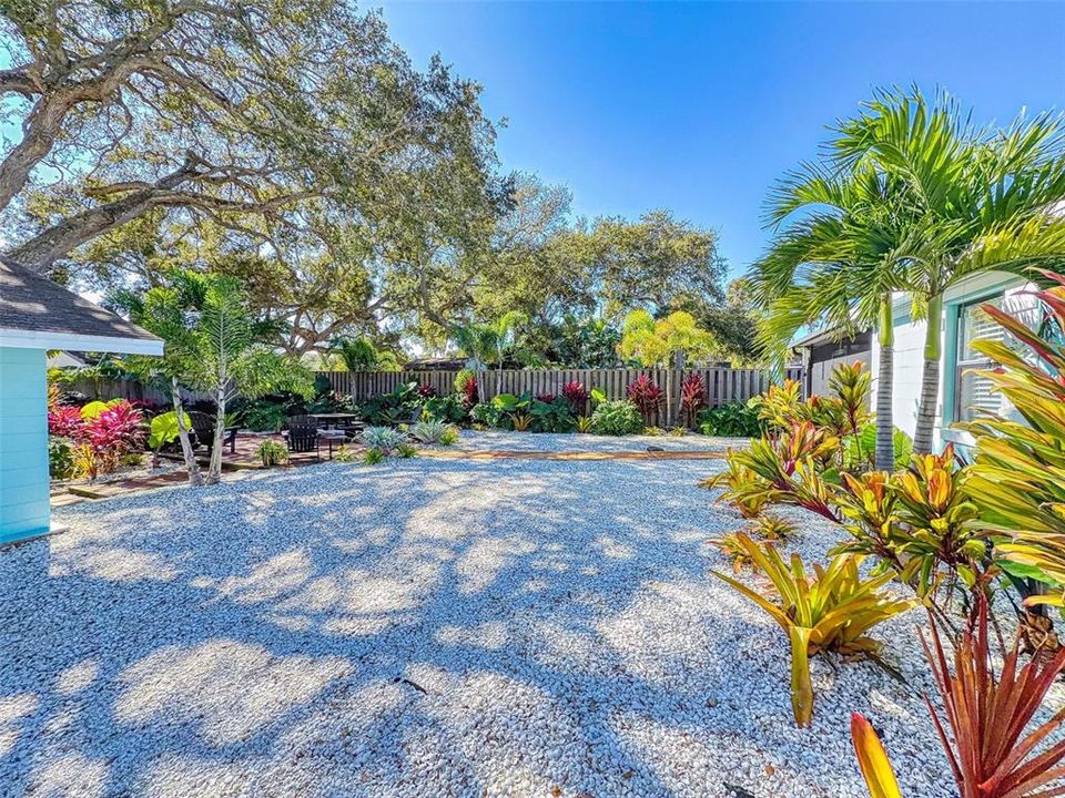 For Sale: $725,000 (3 beds, 2 baths, 1530 Square Feet)