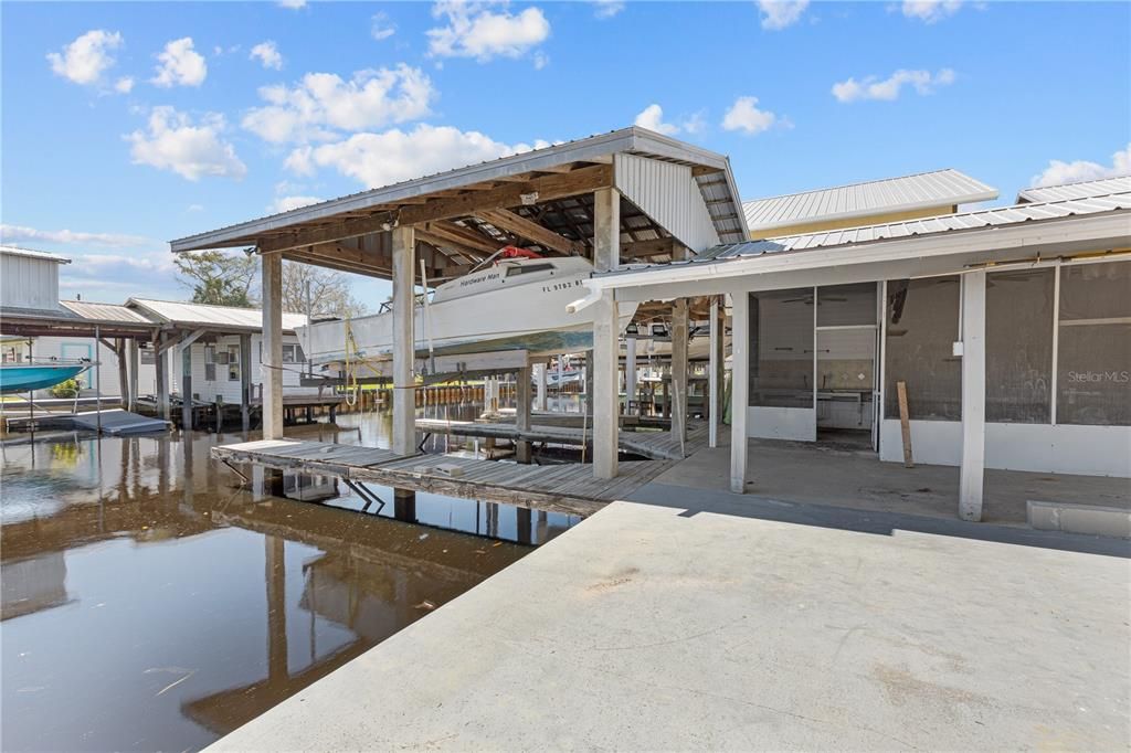 На продажу: $270,000 (0.13 acres)