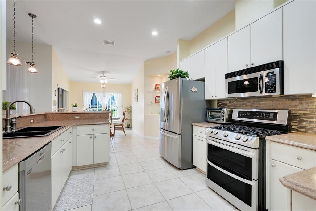 En Venta: $359,900 (3 camas, 2 baños, 2087 Pies cuadrados)