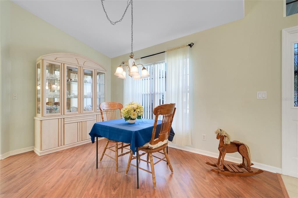 En Venta: $359,900 (3 camas, 2 baños, 2087 Pies cuadrados)