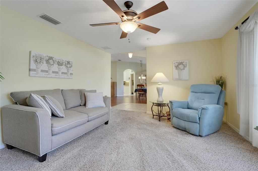 En Venta: $359,900 (3 camas, 2 baños, 2087 Pies cuadrados)