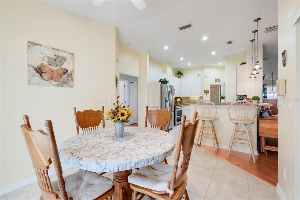 En Venta: $359,900 (3 camas, 2 baños, 2087 Pies cuadrados)