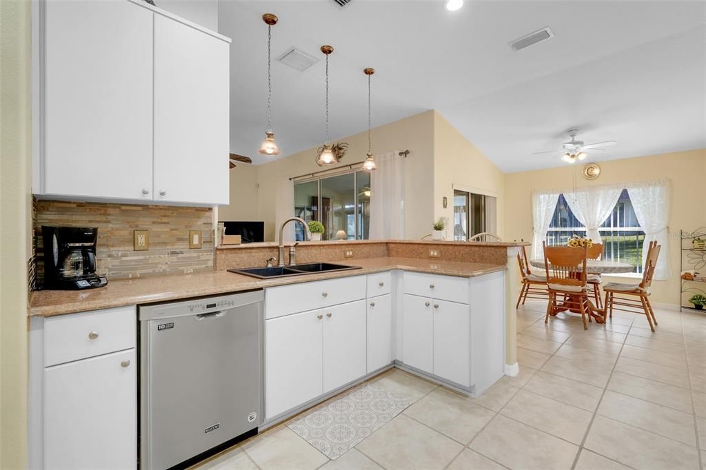 En Venta: $359,900 (3 camas, 2 baños, 2087 Pies cuadrados)