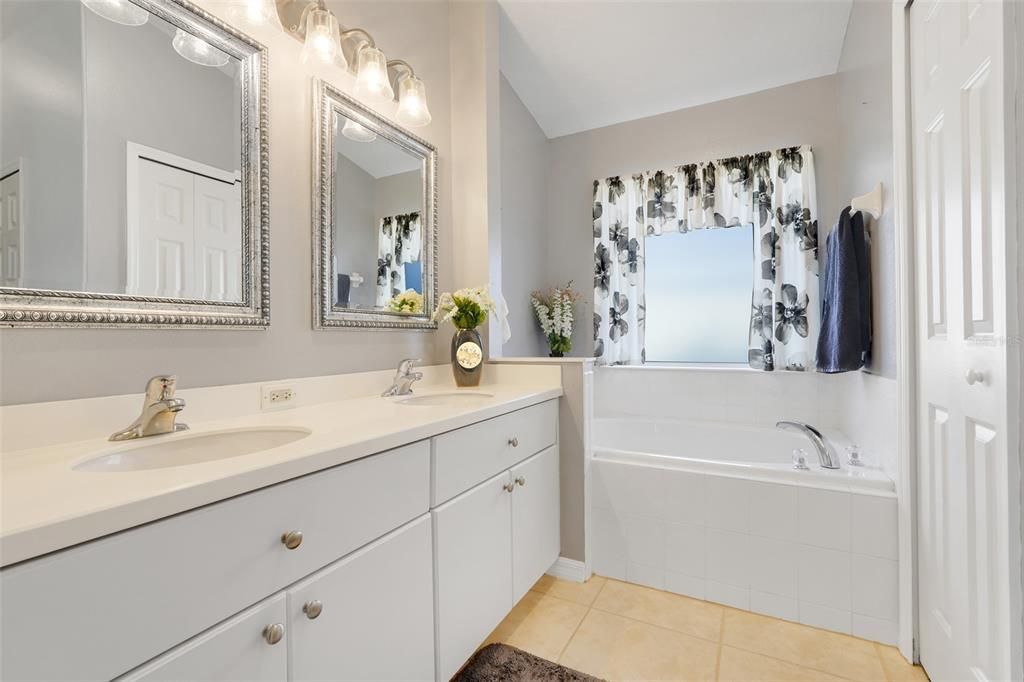 En Venta: $359,900 (3 camas, 2 baños, 2087 Pies cuadrados)