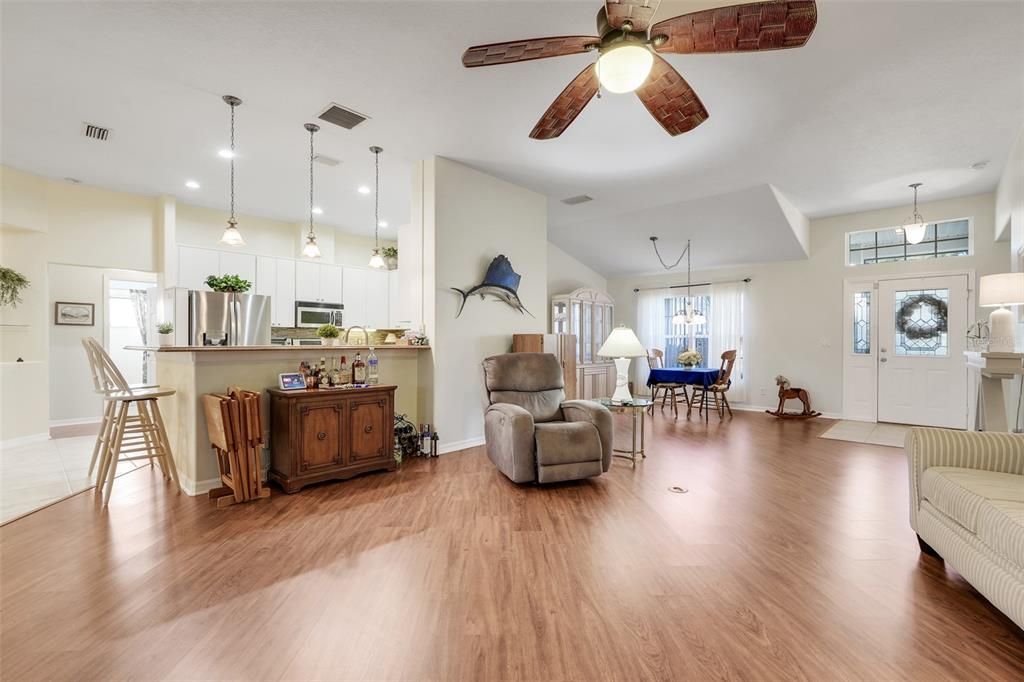 En Venta: $359,900 (3 camas, 2 baños, 2087 Pies cuadrados)