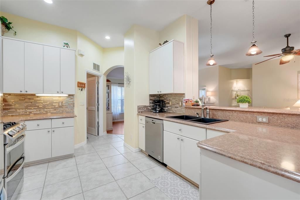 En Venta: $359,900 (3 camas, 2 baños, 2087 Pies cuadrados)