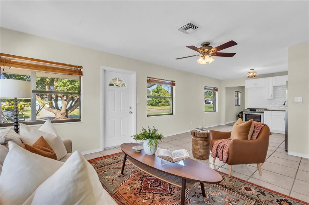 待售: $320,000 (2 贝兹, 1 浴室, 1010 平方英尺)