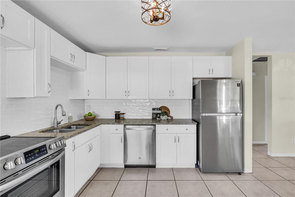 待售: $320,000 (2 贝兹, 1 浴室, 1010 平方英尺)