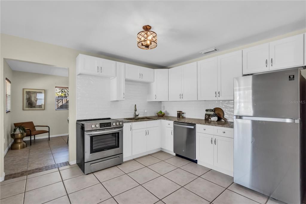 待售: $320,000 (2 贝兹, 1 浴室, 1010 平方英尺)